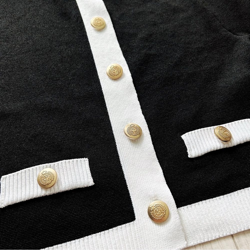 Black and white knit short sleeve sweater - Picture 6 of 11